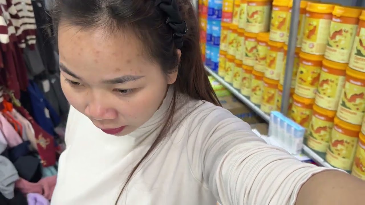 Chị Sen Đi Mãi Mà Không Chọn Được Bộ Nào Cho Các Con