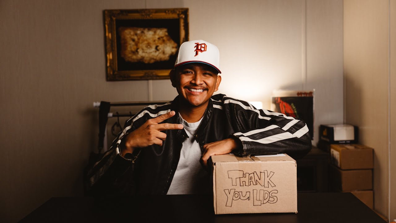 Lids Sent Me a Holiday Package! (Fitted Hat Unboxing!)