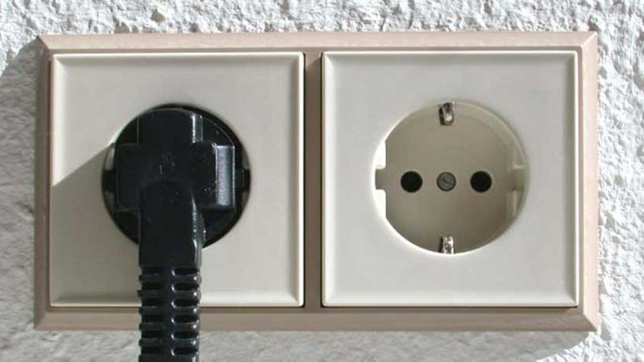 Portugal Plug: The BEST Travel Adapter for Portugal