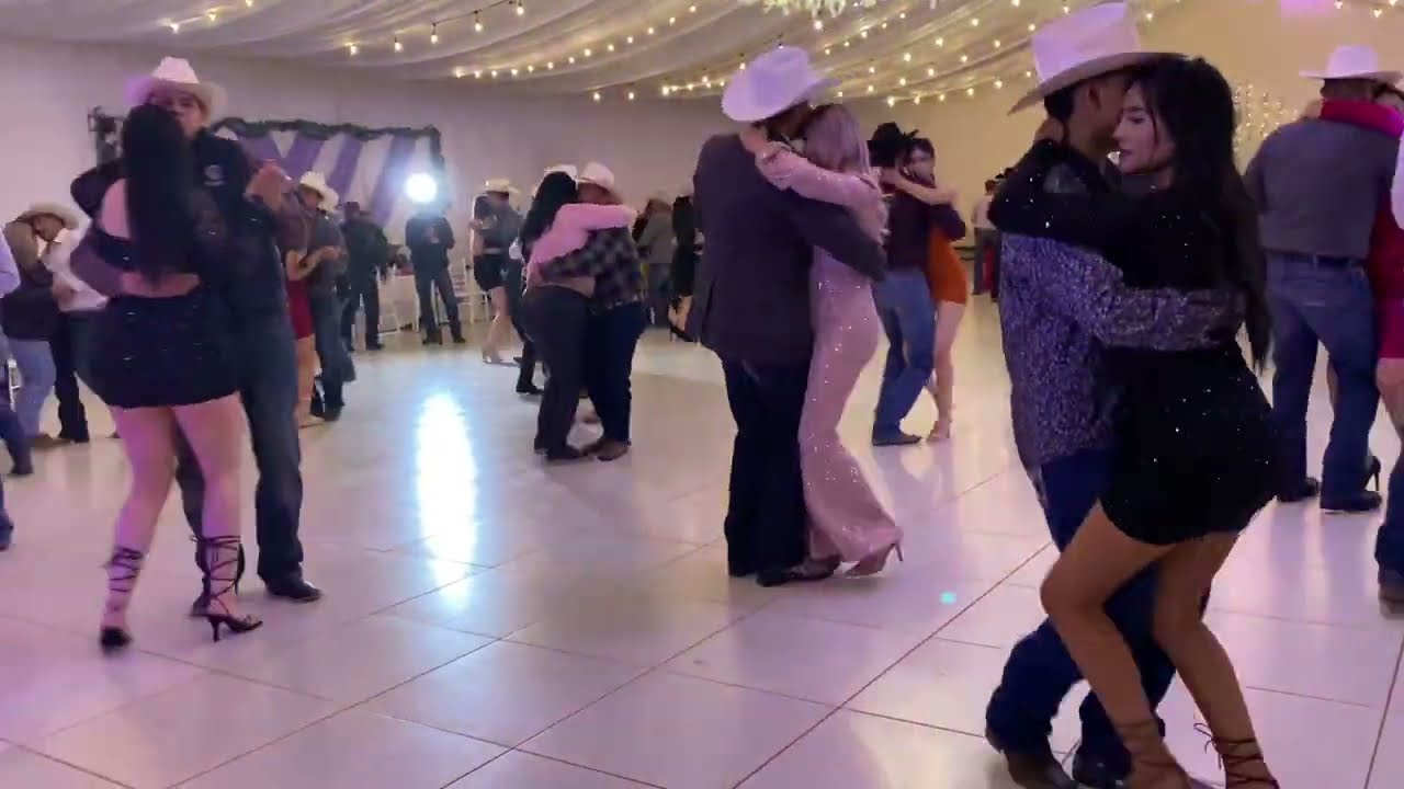 Bailando con el Conjunto Hurakan desde San Francisco de Borja se vende esta casa