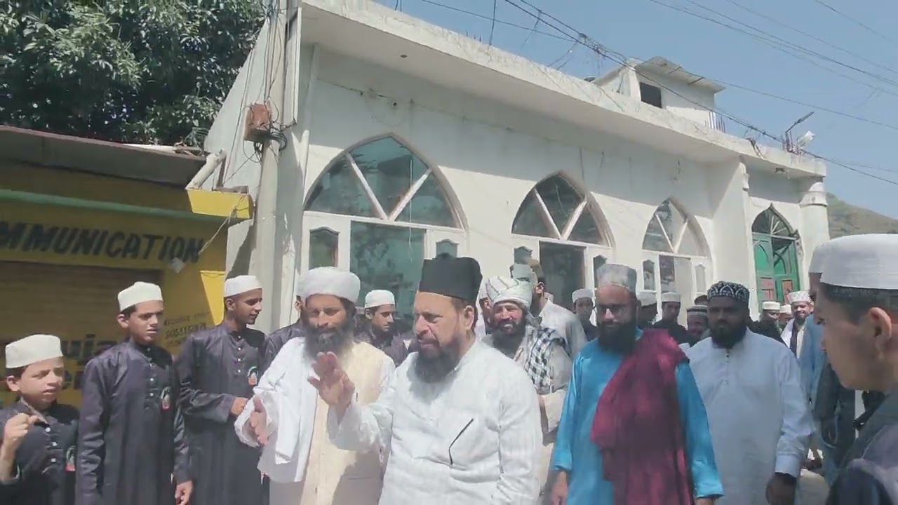 مرکزی دارالعلوم رضویہ اشرفیہ میں حضرت علامہ مولانا عبیداللہ خان اعظمی سابق ممبر آف پارلیمنٹ کی آمد