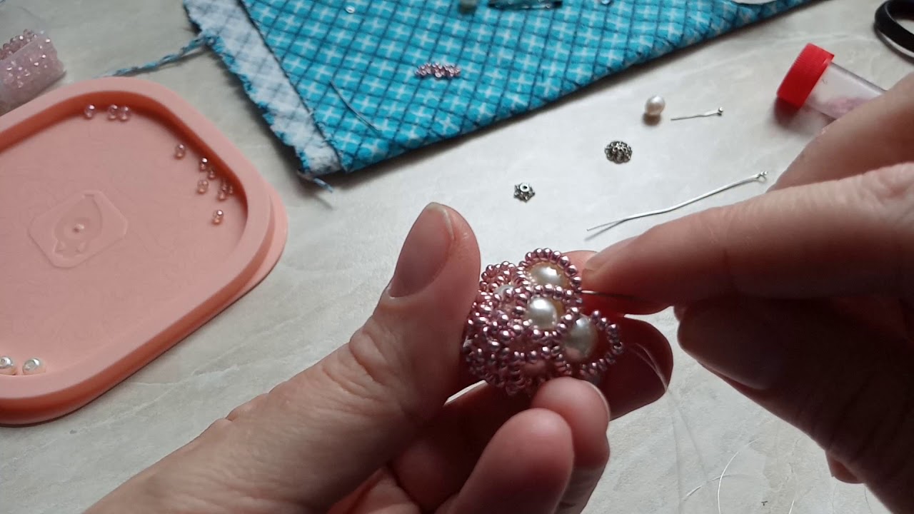 Как сделать кулон, бусину из бисера и бусин.