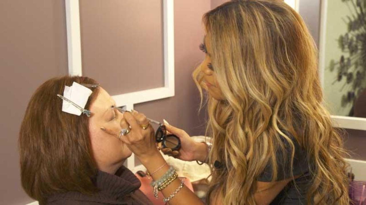 Mally Roncal Opens Up About Her Struggle With Hair Loss + Helps a Viewer With the Same Disease Fe…