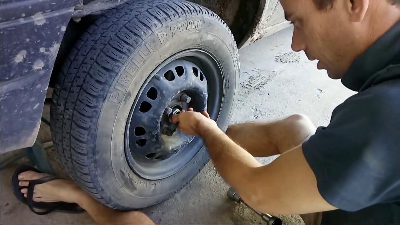 Substituição do rolamento de roda dianteira  do Gol Quadrado