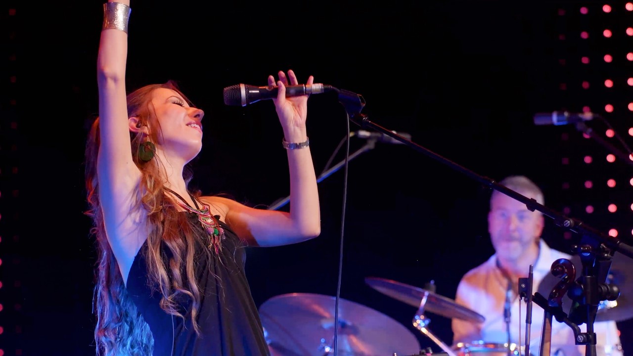 Kicsi madár, mit keseregsz? - Little bird, why do you lament?