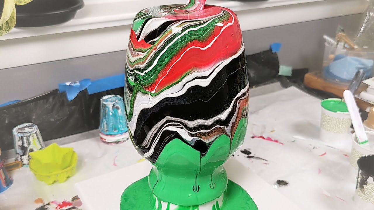 GREEN & RED TREE RING PAINT POUR ON A VASE - Paint Pouring On A Glass Vase - Holiday/Christmas Art