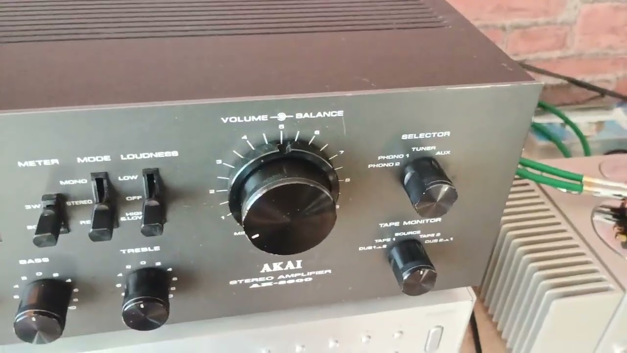 Akai AM-2600 solid state stereo Amplifier 