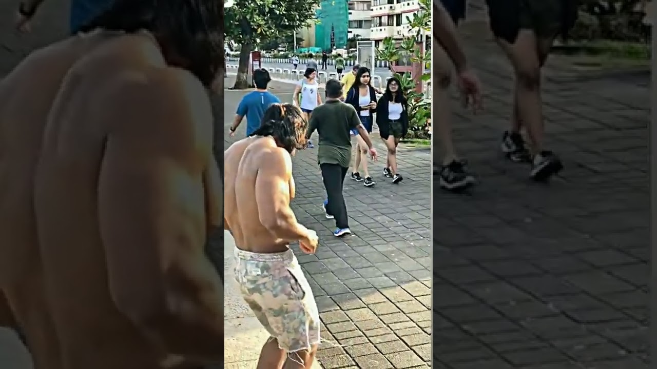 public reaction with bodybuilder 💪public reaction 😱#shortvideo @BODYBUILDING-WWE