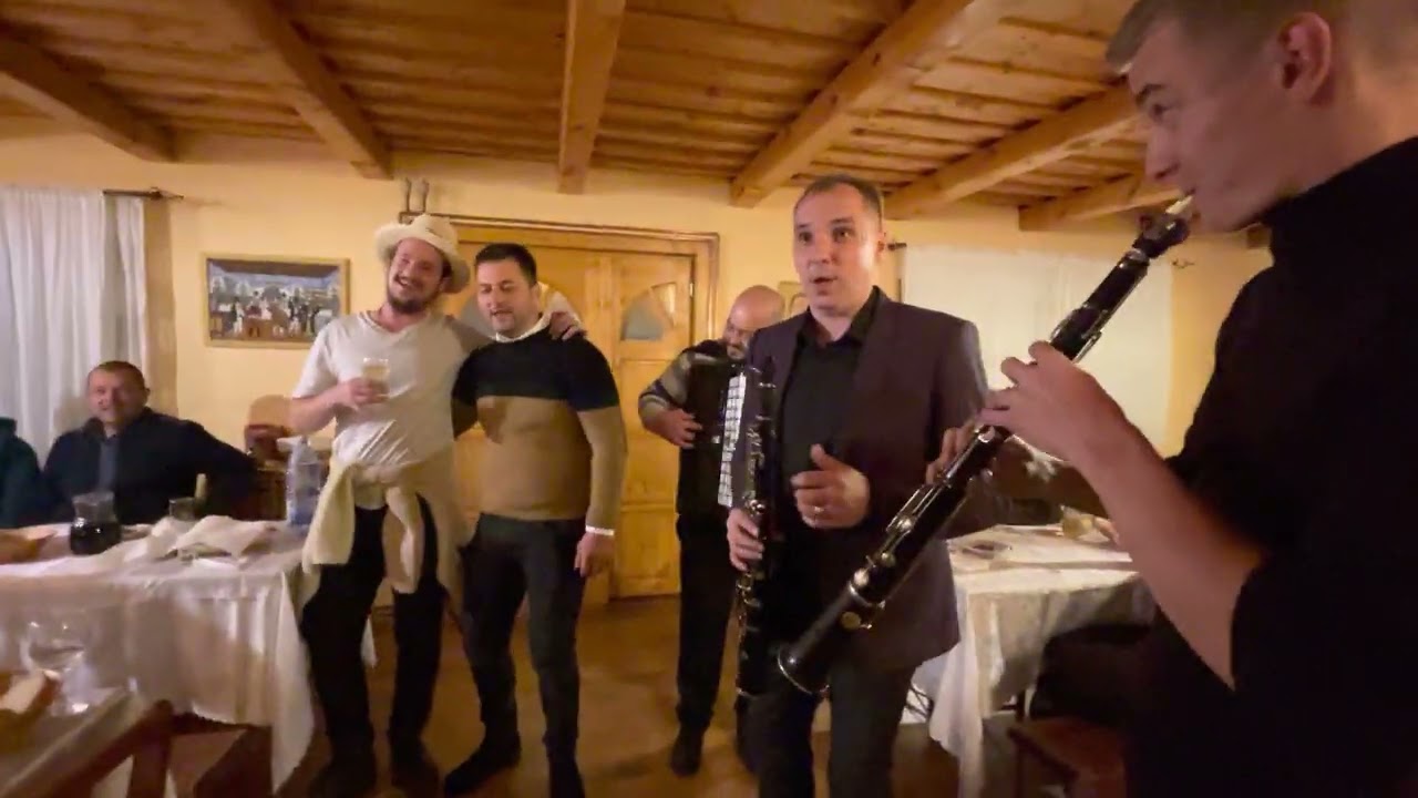 Cristian Totpati, Petrica Popa, Andrei Hanes - Hori mandre