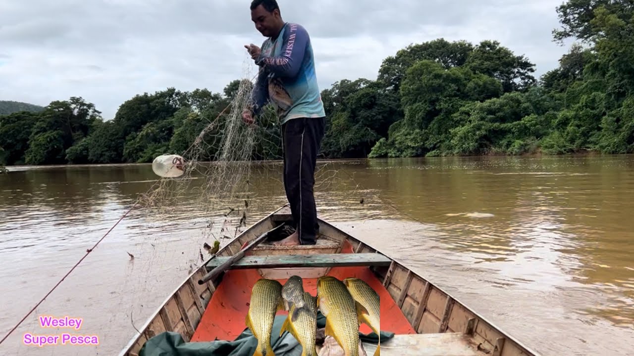 Com a tempestade o rio encheu e fui olhar essas redes e anzóis de galho