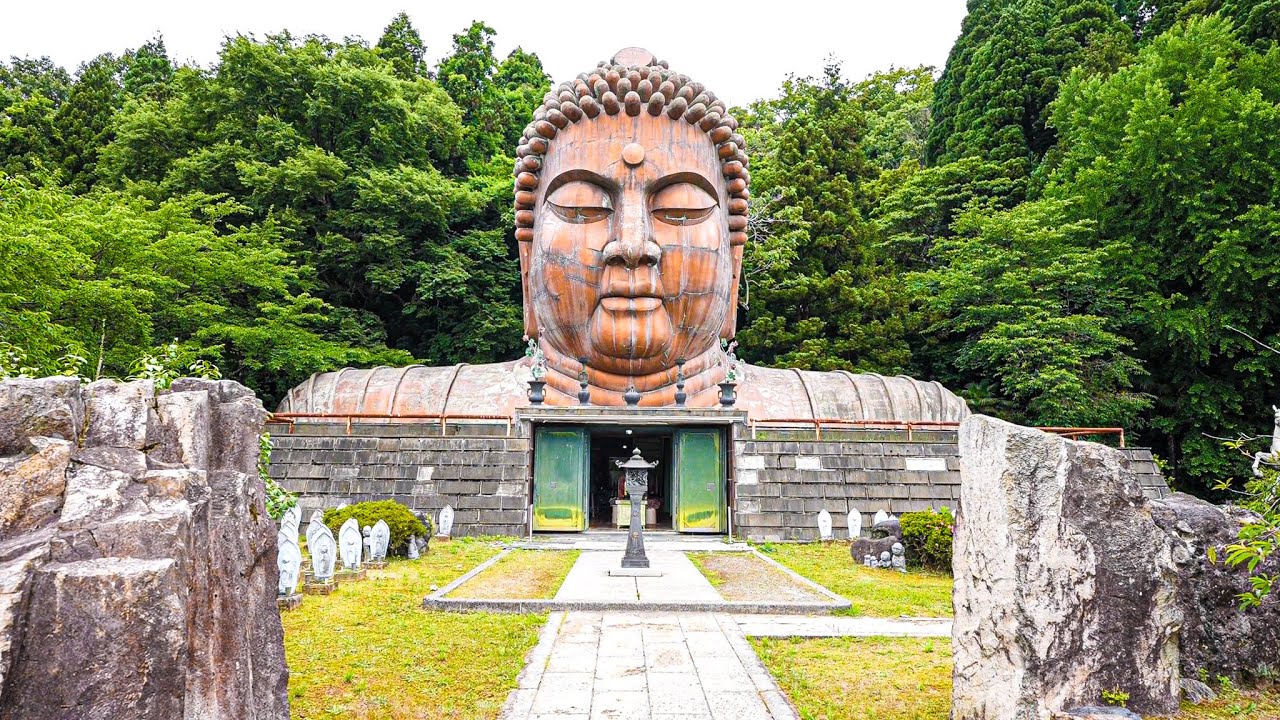正気を保てなくなる宗教ホラーでカオスなテーマパーク「ハニべ岩窟院」石川県小松市