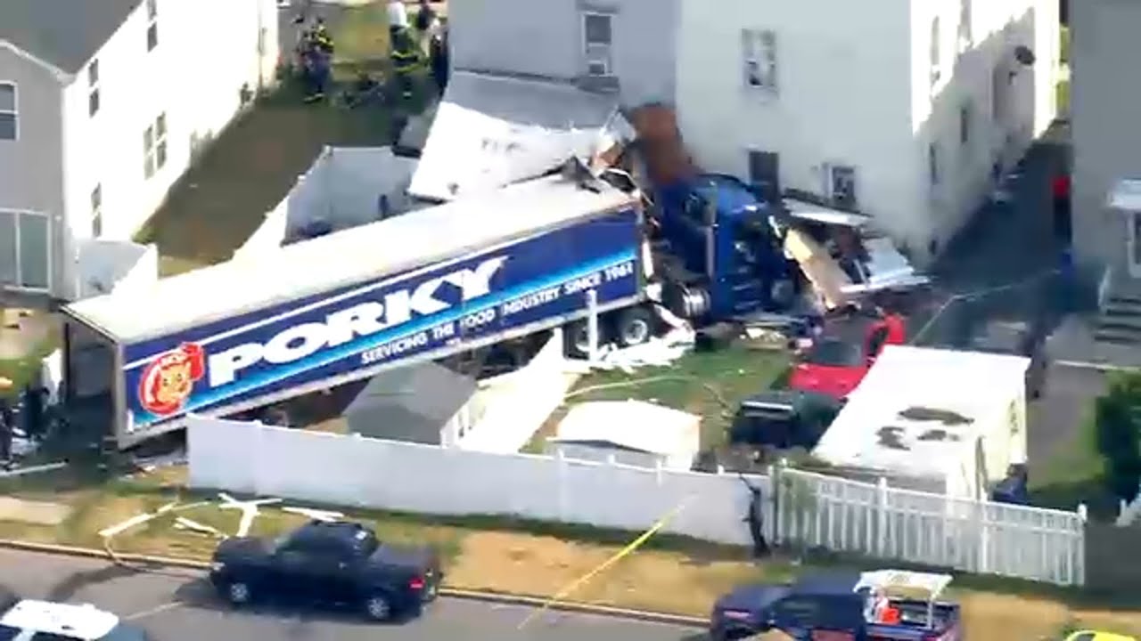 Tractor-trailer crashes into homes in New Jersey