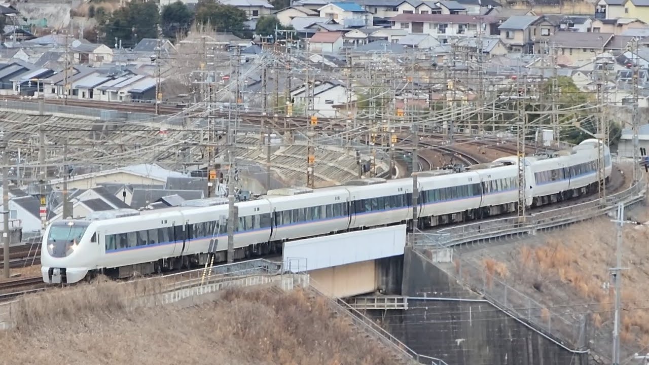 琵琶湖線 山科付近を走る683系しらさぎ色代走 特急サンダーバード13号