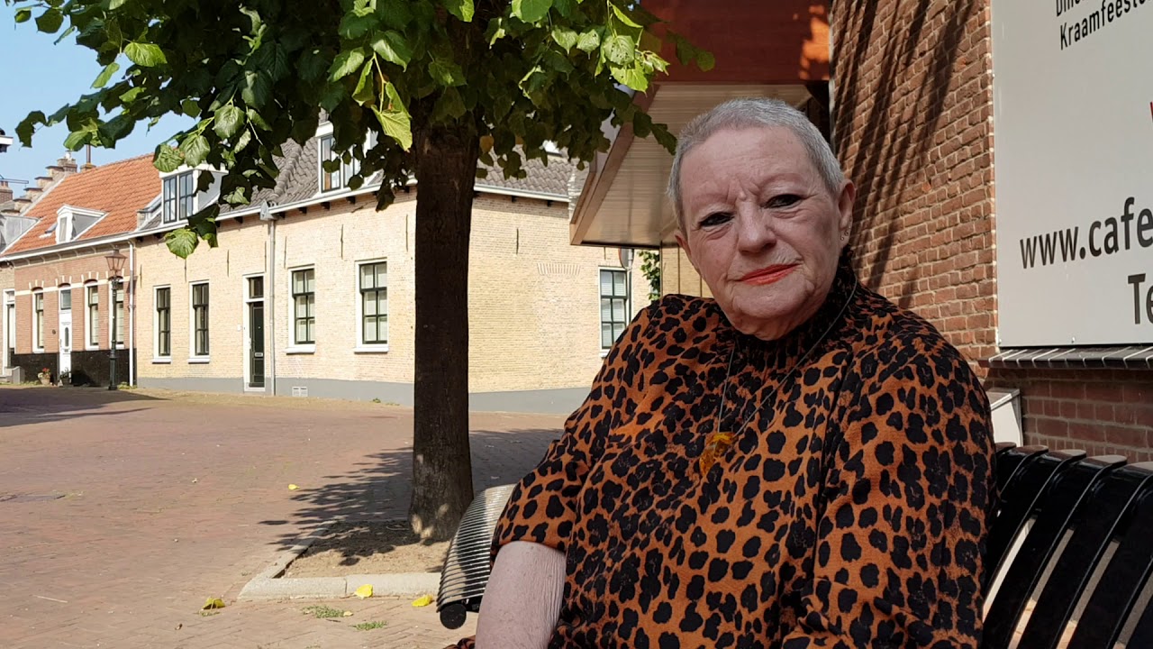 4 augustus 2019.  Draakachtige slang in het luchtruim