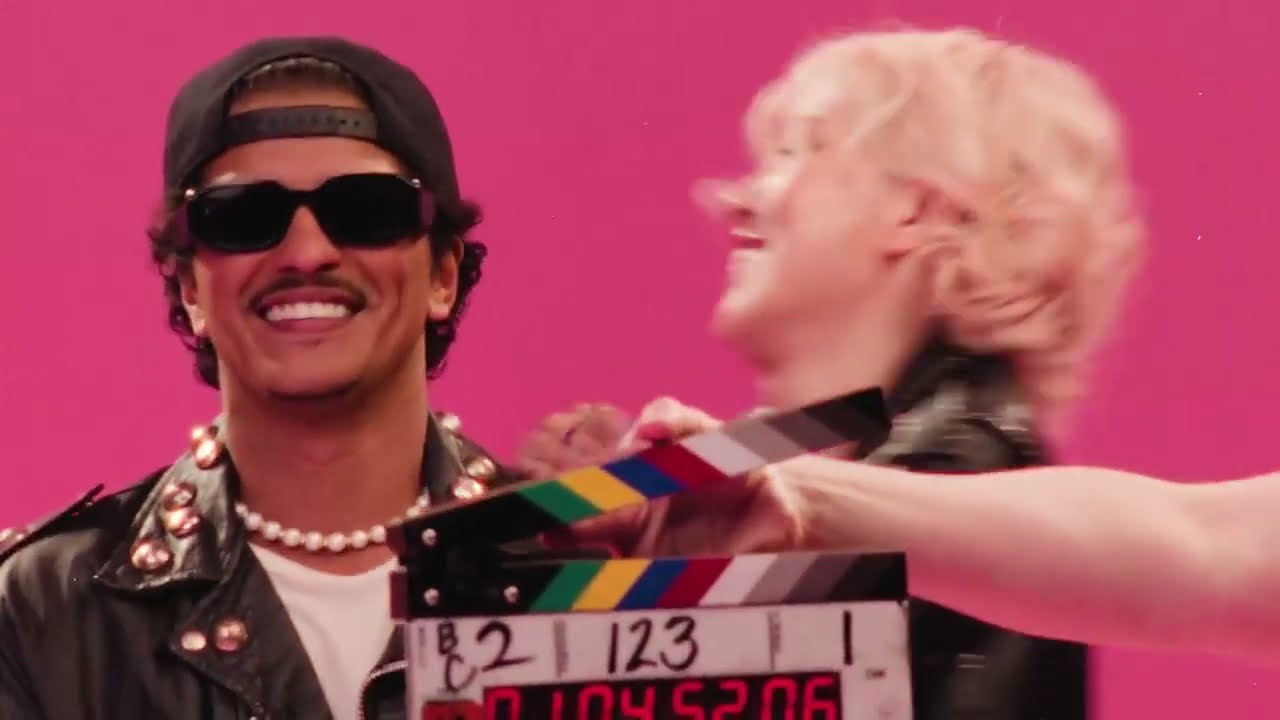ROS&Eacute; & Bruno Mars   APT  Official Music Video