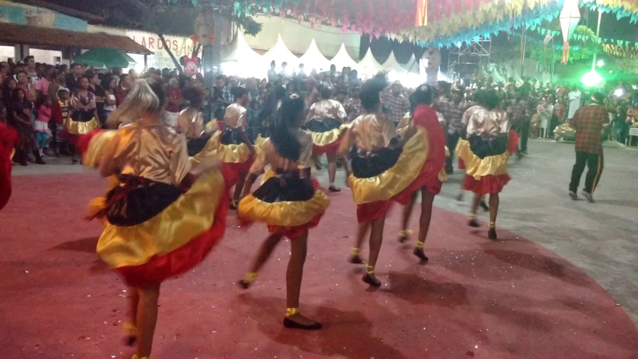 QUADRILHA JUNINA ESTILIZADA PEGAFOGO_ FORRO DO PEROÁ