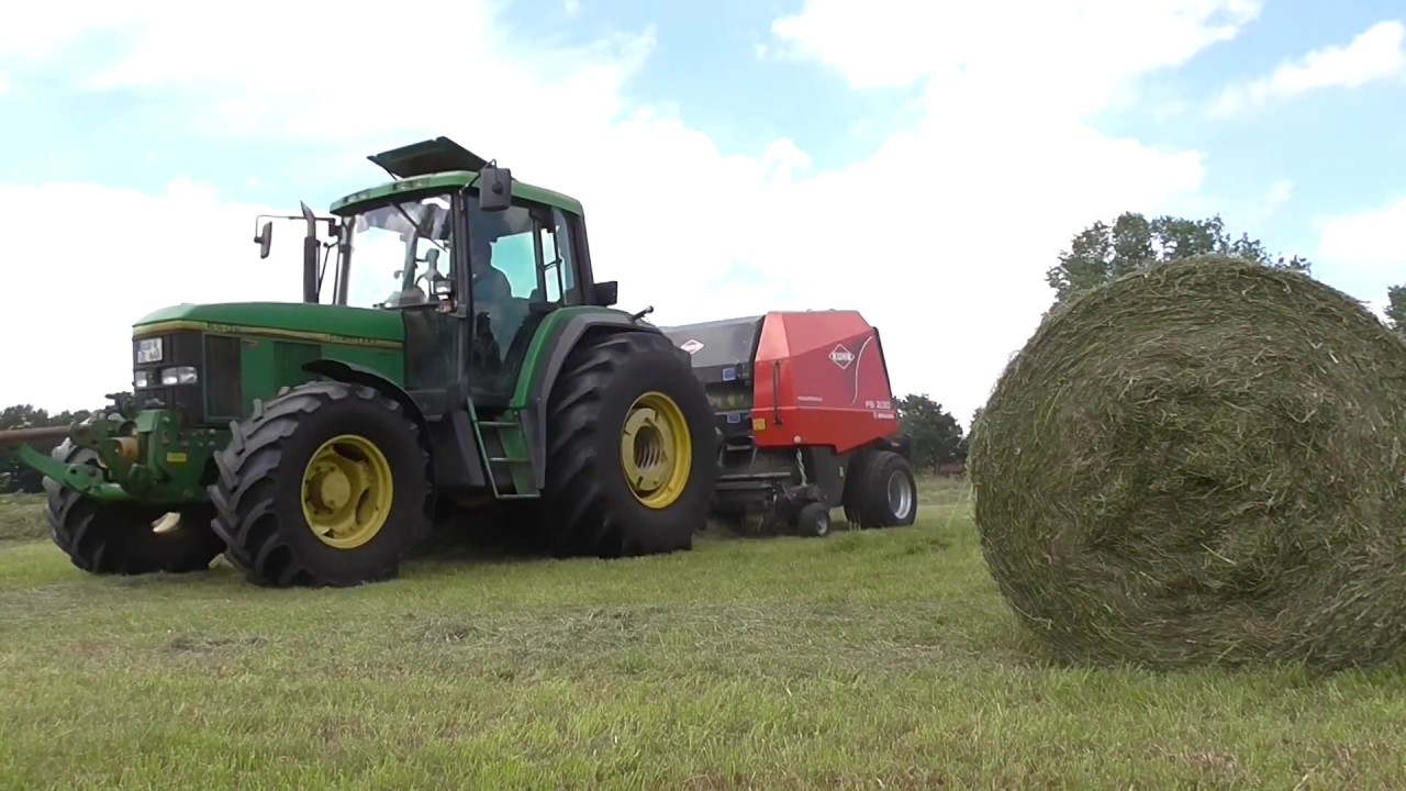 John Deere 6506 Presst Grasballen mit einer Kuhn VB 2130 (Sound!!!)