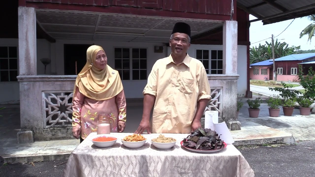 Masakan Rendang Ayam Daun Puding, Kuala Pilah
