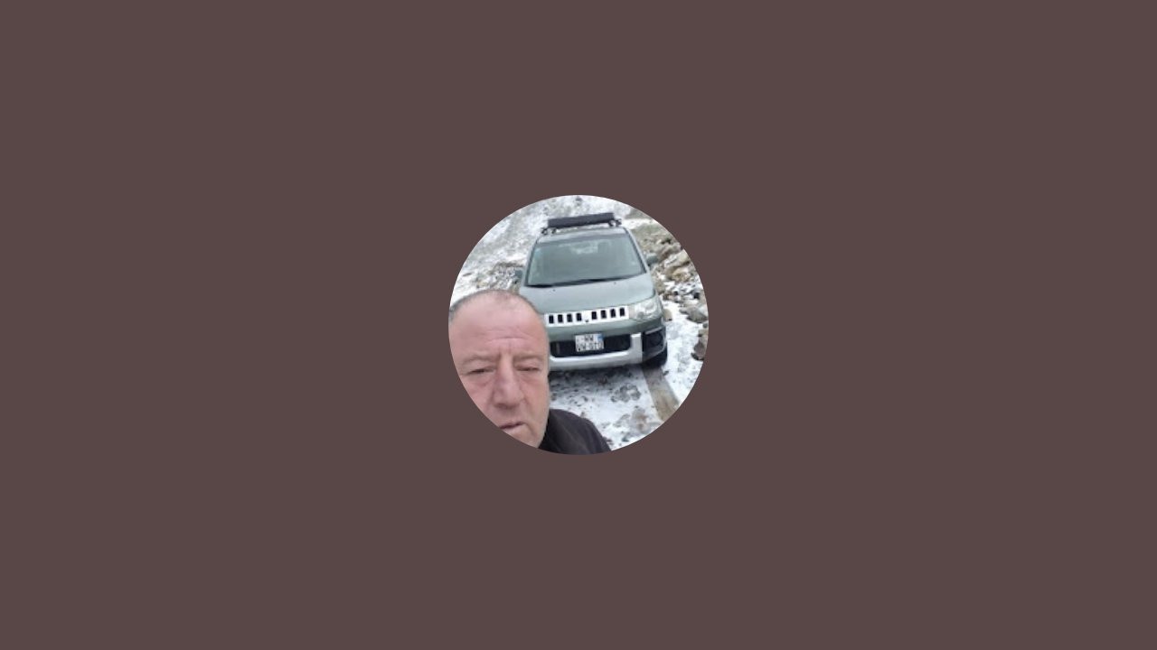 Скоро сезон в Батуми. Заготовка дров для жарки шашлыков