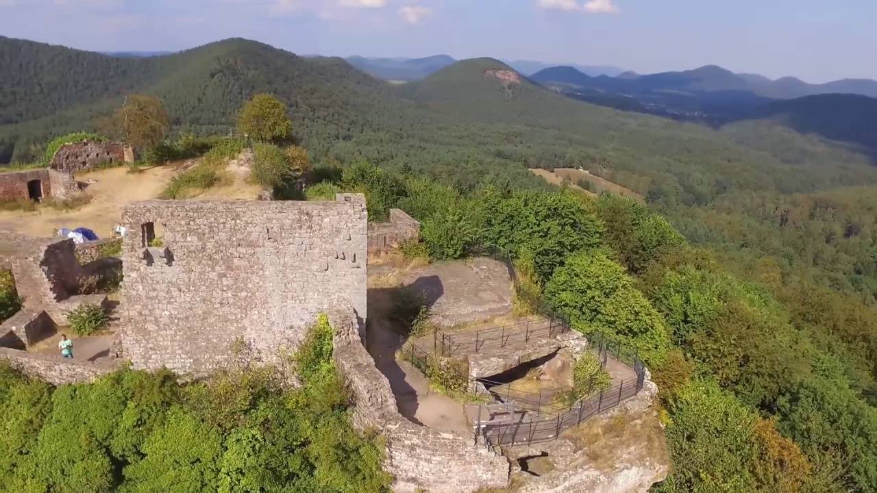 Luftaufnahmen der Burgruine Lindelbrunn /Pfalz