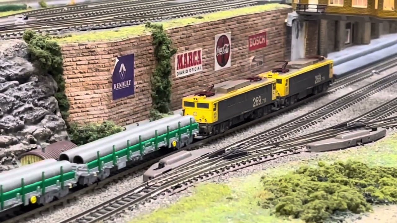 Maqueta AAFM - 269.714+269.715 con tren de Alambrón