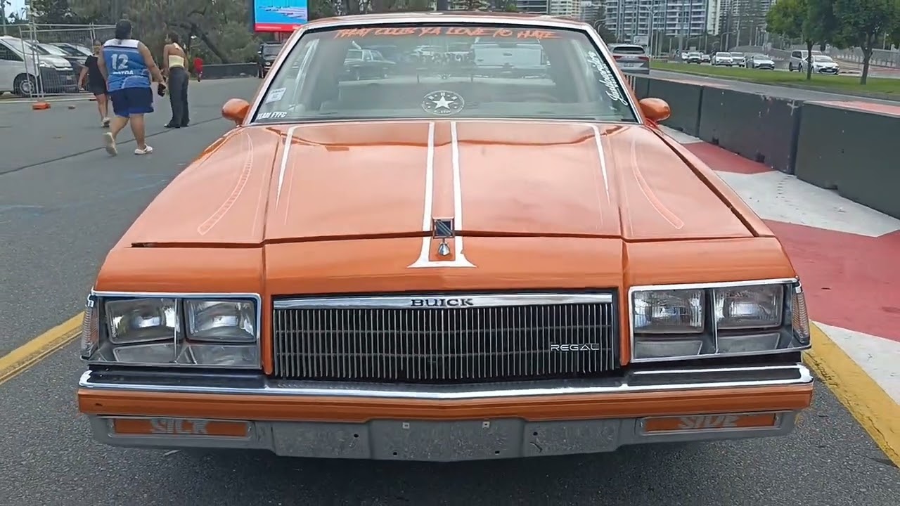 COLLECTIVE Vintage Cars