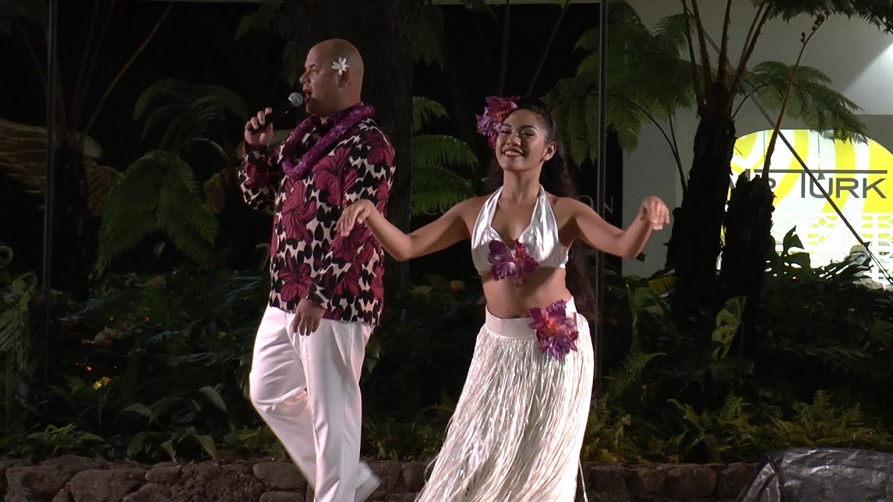 International Market Place Hula Show