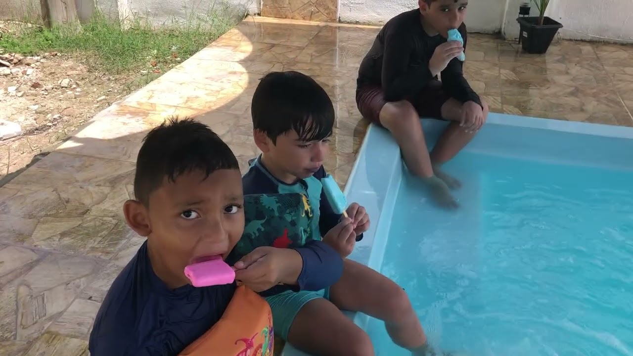 HORA DO LANCHE DA MENINADA