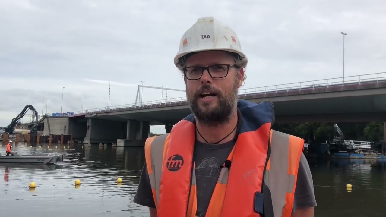 Vliegtuigbom Schipholbrug (niet ondertiteld)