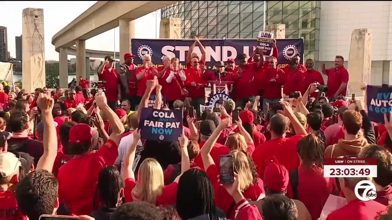 Eyes of the nation on Detroit for UAW strike