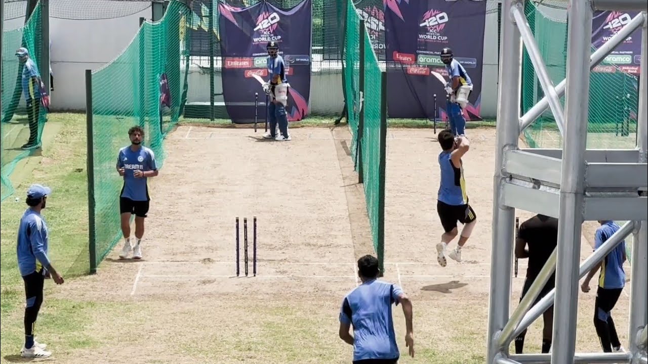 Rinku Singh bowling to Virat Kohli and Rohit Sharma