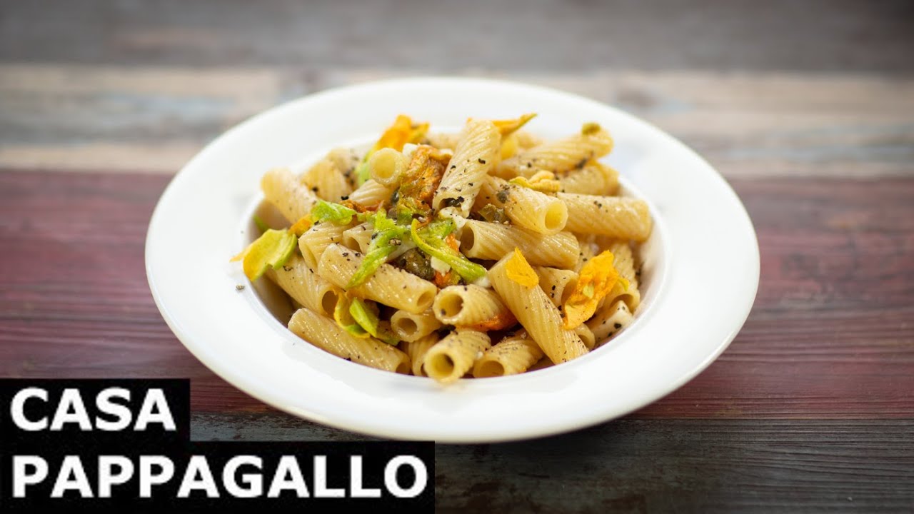 Tortiglioni fiori di zucca acciughe e feta S3 - P116