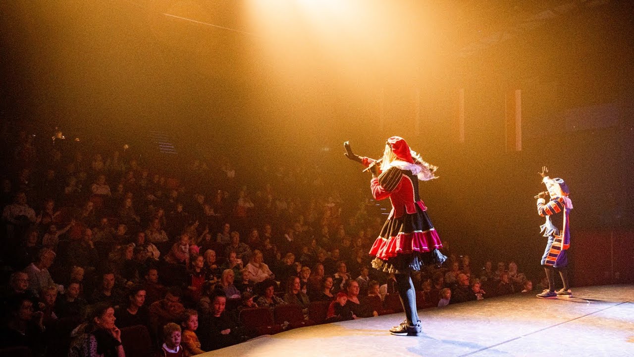 Van links naar rechts - Planpiet en Juffrouw Pita - Theater Lampegiet in Veenendaal