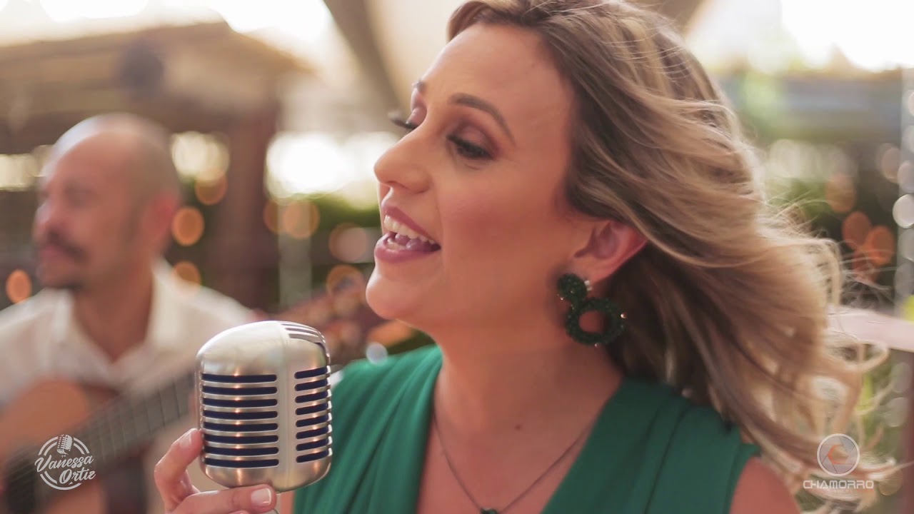 &Eacute; o Amor (Zez&eacute; di Camargo) por Vanessa Ortiz