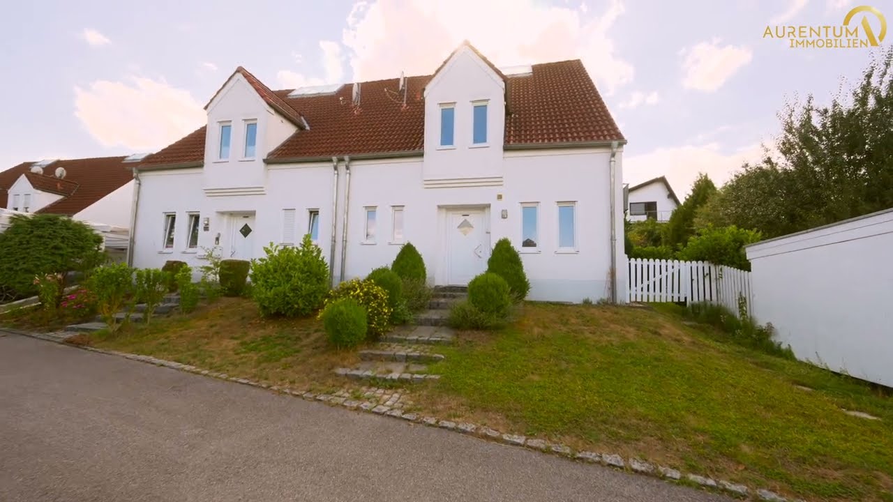 **Großzügige Doppelhaushälfte mit offenem Kamin, Echtholzdielen und herrlichem Garten, sofort frei**