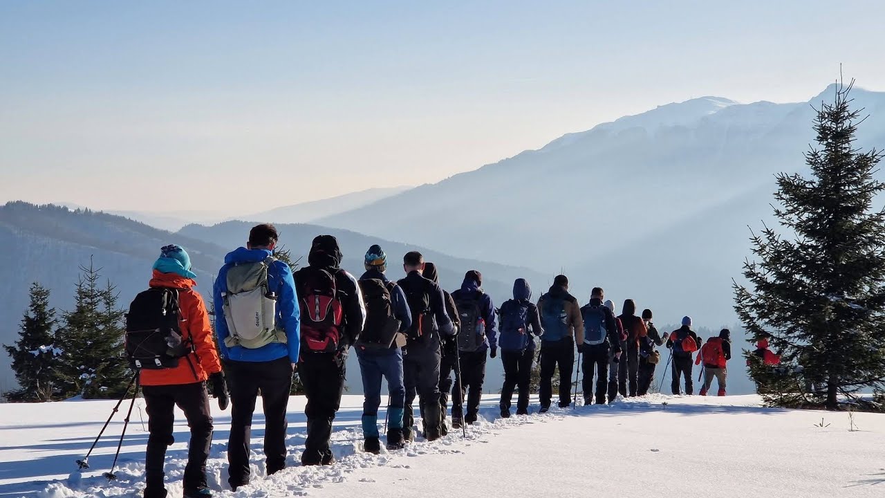Cab. GÂRBOVA 1350 m - vf. CLĂBUCETUL AZUGII 1520 m - plaiul lui ȘOȘ MIHAI - AZUGA (gară) - 950 m