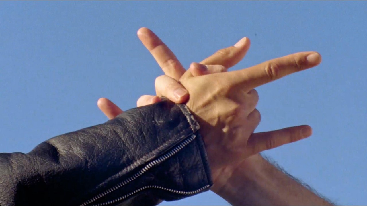 Pond - Two Hands (oficjalny teledysk)