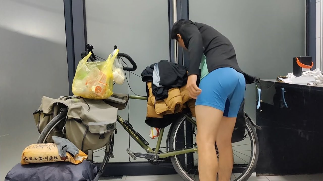骑行来到贺龙元帅故里桑植县，在国道边发现六星级露营地，借此机会擦洗一下身体