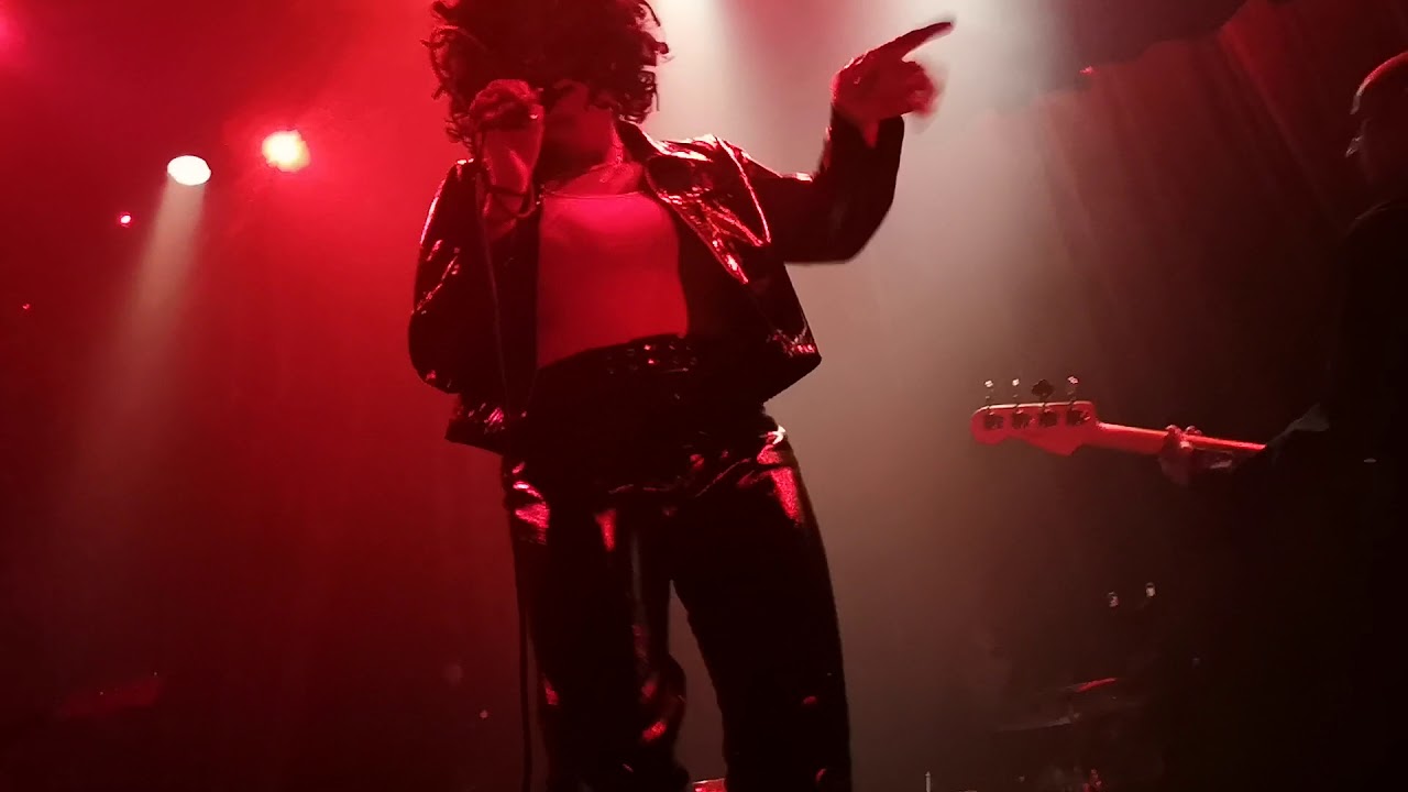 Came In Close - Pale Waves @ VENUE