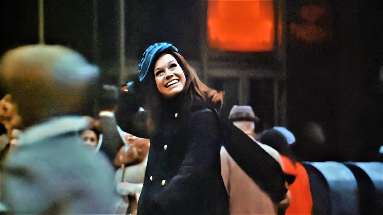 Mary Tyler Moore Show - Seasons 4-7 Intro & Theme [4K UltraHD] - Love Is All Around