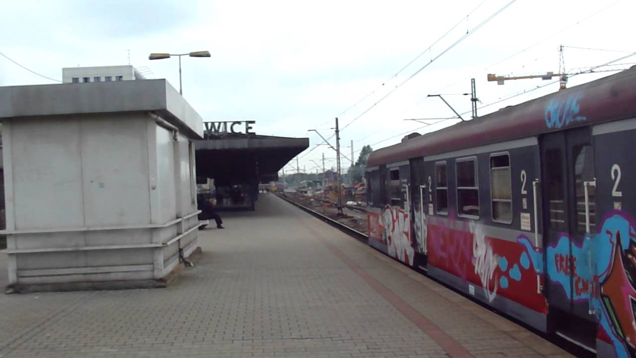 EN57-1932 w graffiti jako pociąg Regio relacji: Katowice - Kozł&oacute;w