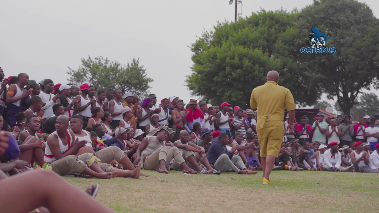 Vusizwe Langa uvumisa Ingoma kwizethameli zomcimbi Ingoma Yethu Egoli