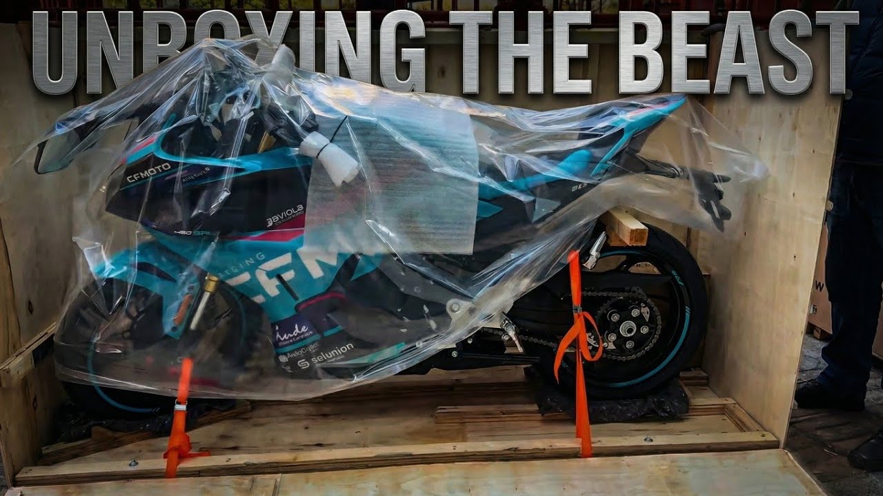 Better than a Ninja 500? | CFMOTO 450 SR-S Champion Edition Unboxing