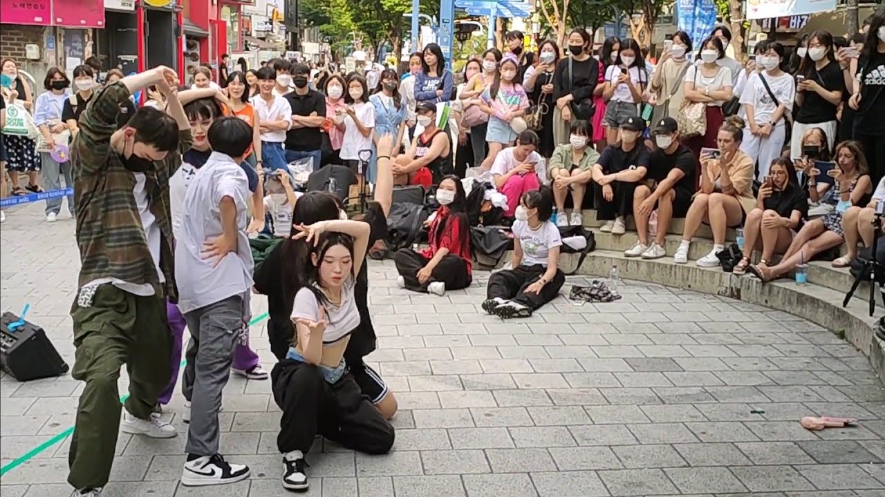 THURSDAY. CHOREOGRAPHER'S UNIQUE EXHILARATING HONGDAE BUSKING.
