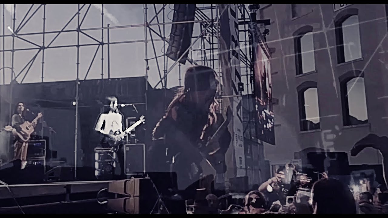 Lucio Corsi and his band in Genoa