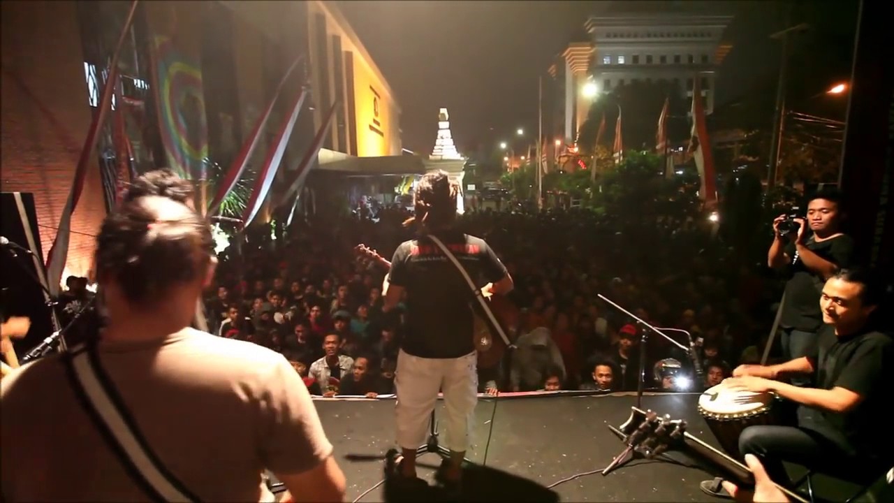 Den Basito - Kongkalikong (clip video)