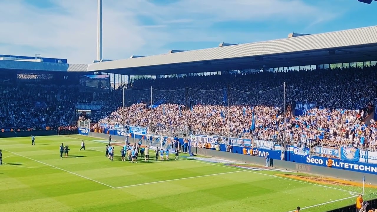 Emotionale Gänsehautmomente nach dem Abstieg, mit Losilla, Gamboa & Trainer Hecking.