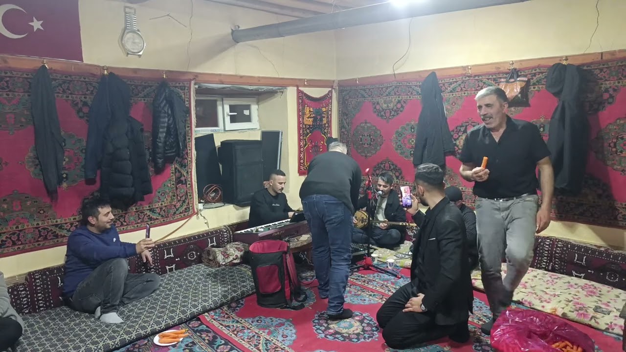 Ali GÜMÜŞOK  SOKAK KADINI 