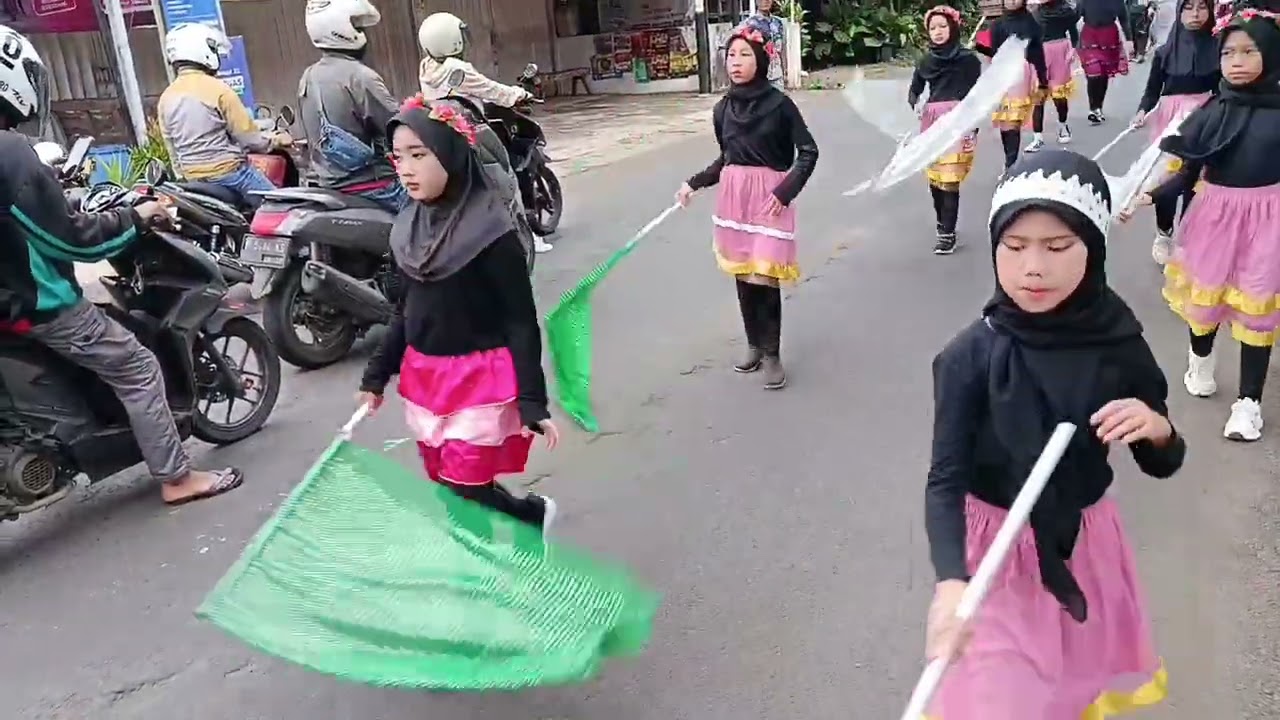 Penampilan Drumband MI Al FATAH dalam kegiatan Pawai Ta'ruf #drumband #mialfatahasinan
