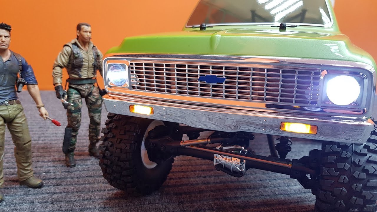 Chevy Suburban 1972 ... Бюджетный вариант Vaterra Ascender!
